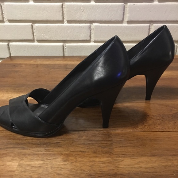 Gianni Bini Black Leather Open Toe Heels Size 10 - Picture 5 of 5